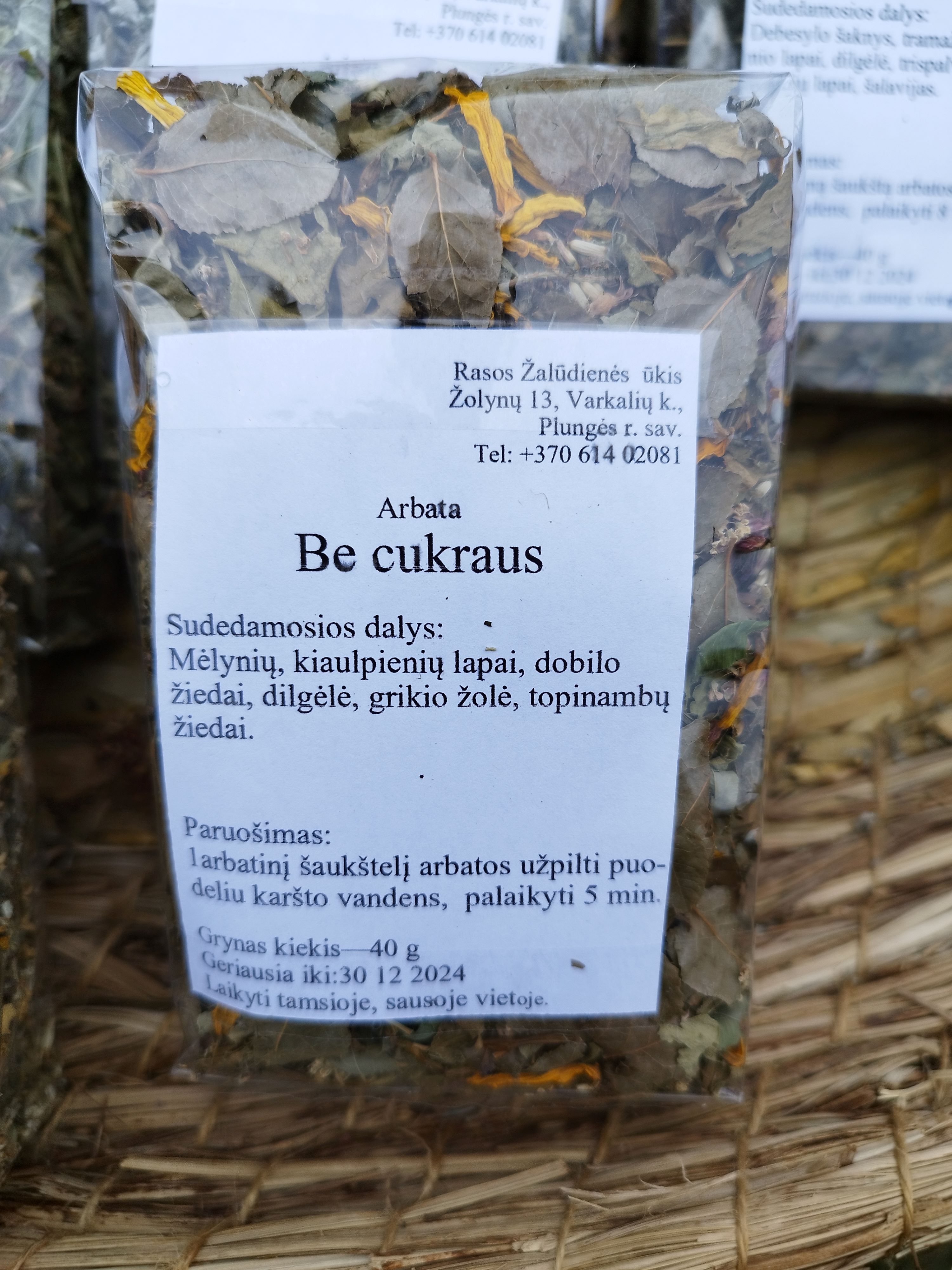"Be cukraus"